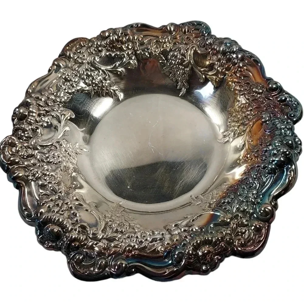 Oneida USA Round Silver Plate - Picture 2 of 7